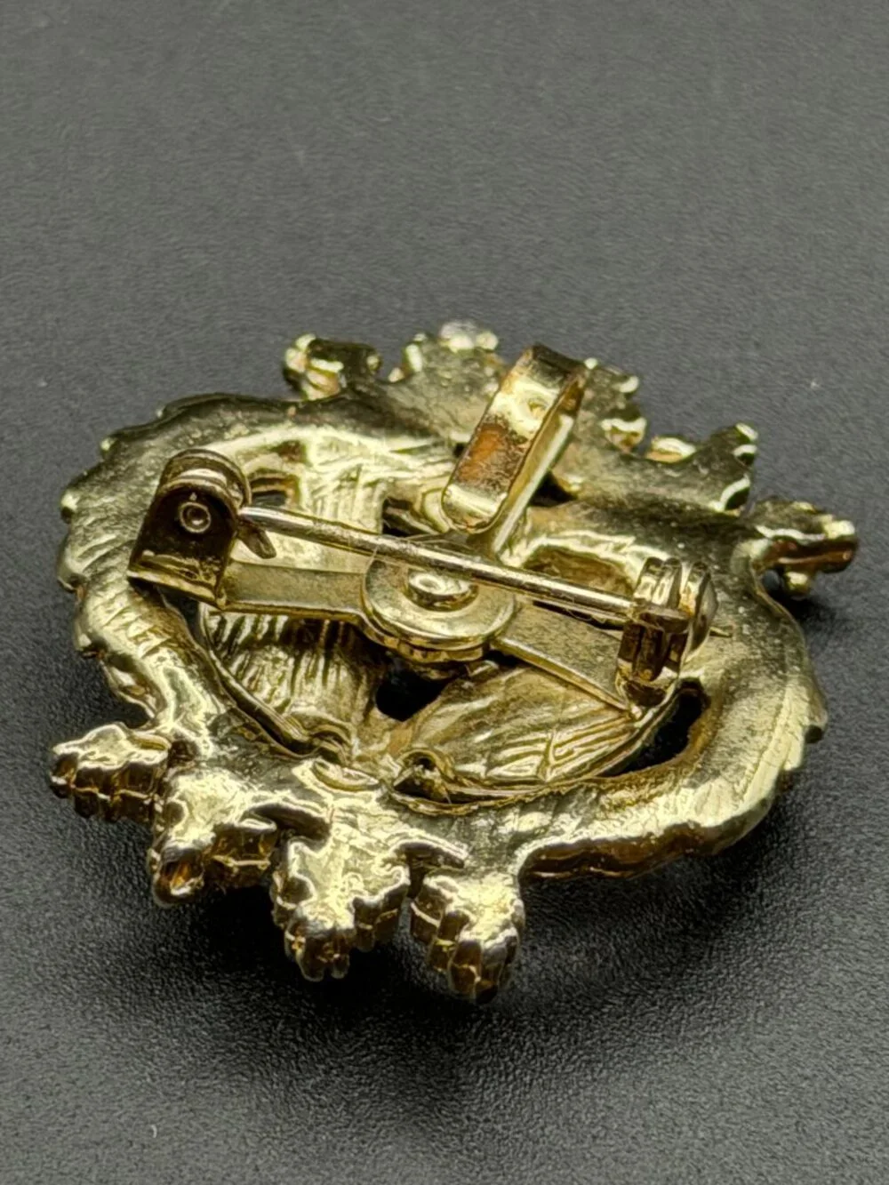 Vintage Gold Tone Crown Laurel Wreath Brooch Pin Heraldic Royal Unsigned